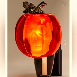 Pumpkin Skull Wallflower Fragrance Plug Skull Appears After It’s Plugged In🎃💀